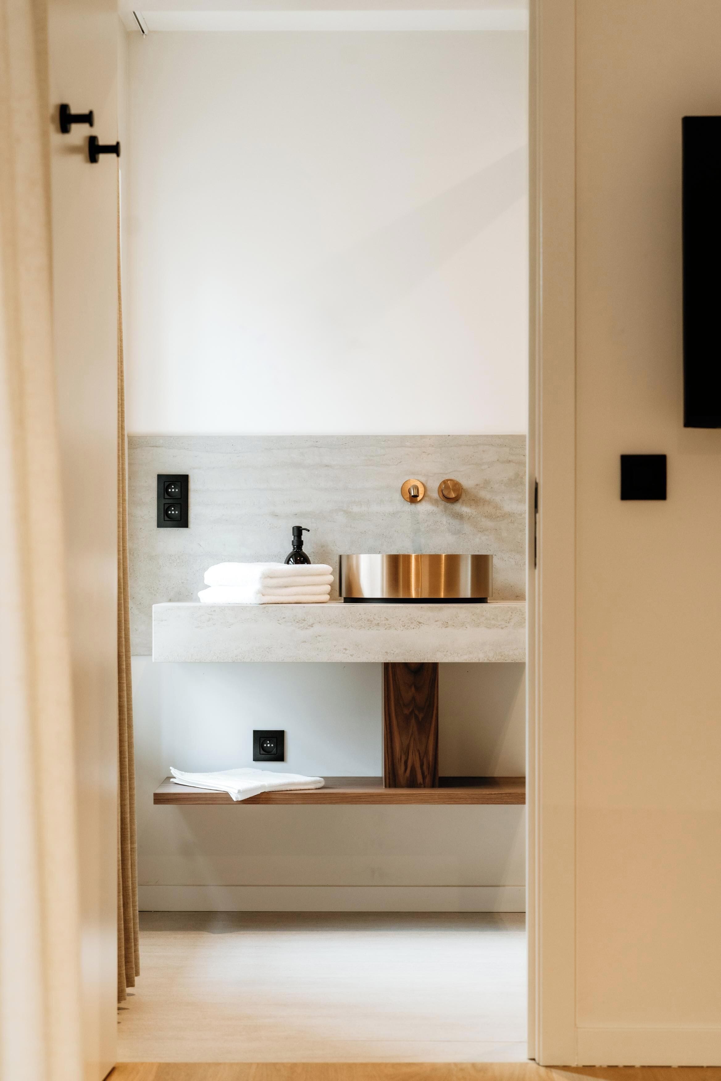 Superior Double Room | Bathroom | Free toiletries, hair dryer, towels, soap