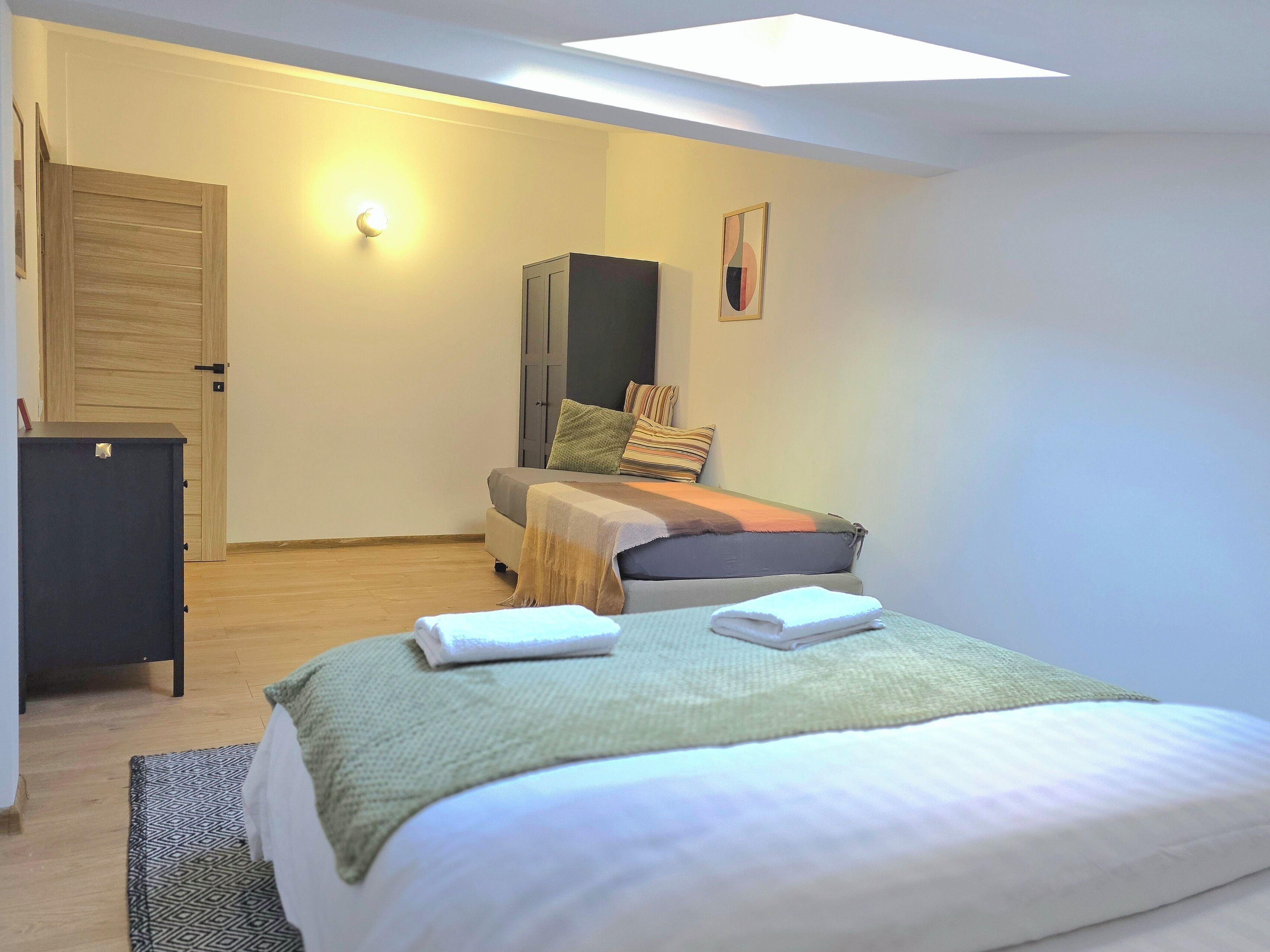 2 habitaciones, tabla de planchar con plancha y wifi gratis 