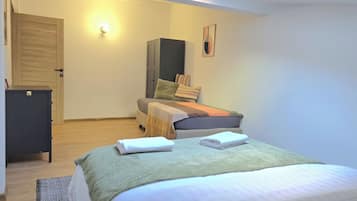 2 chambres, fer et planche à repasser, Wi-Fi gratuit, draps fournis
