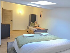 2 bedrooms, iron/ironing board, free WiFi, bed sheets