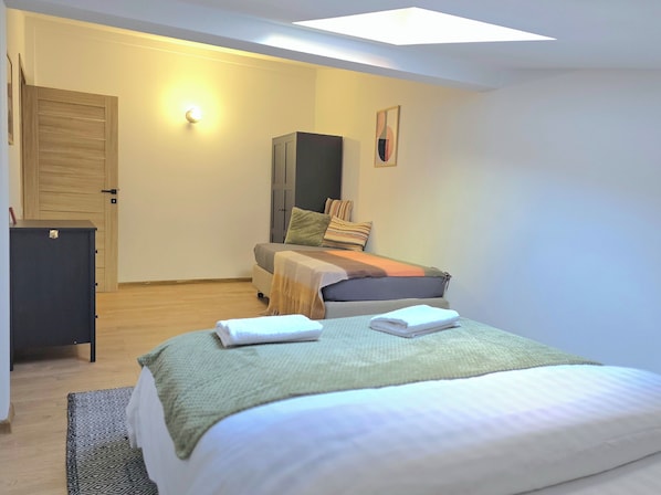 2 habitaciones, tabla de planchar con plancha y wifi gratis