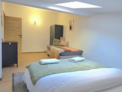 《 Mezzanine 25 》Cozy townhouse near Old Town