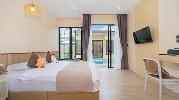 Phòng Suite Deluxe, quang cảnh hồ bơi | Két bảo mật tại phòng, truy cập Internet không dây miễn phí