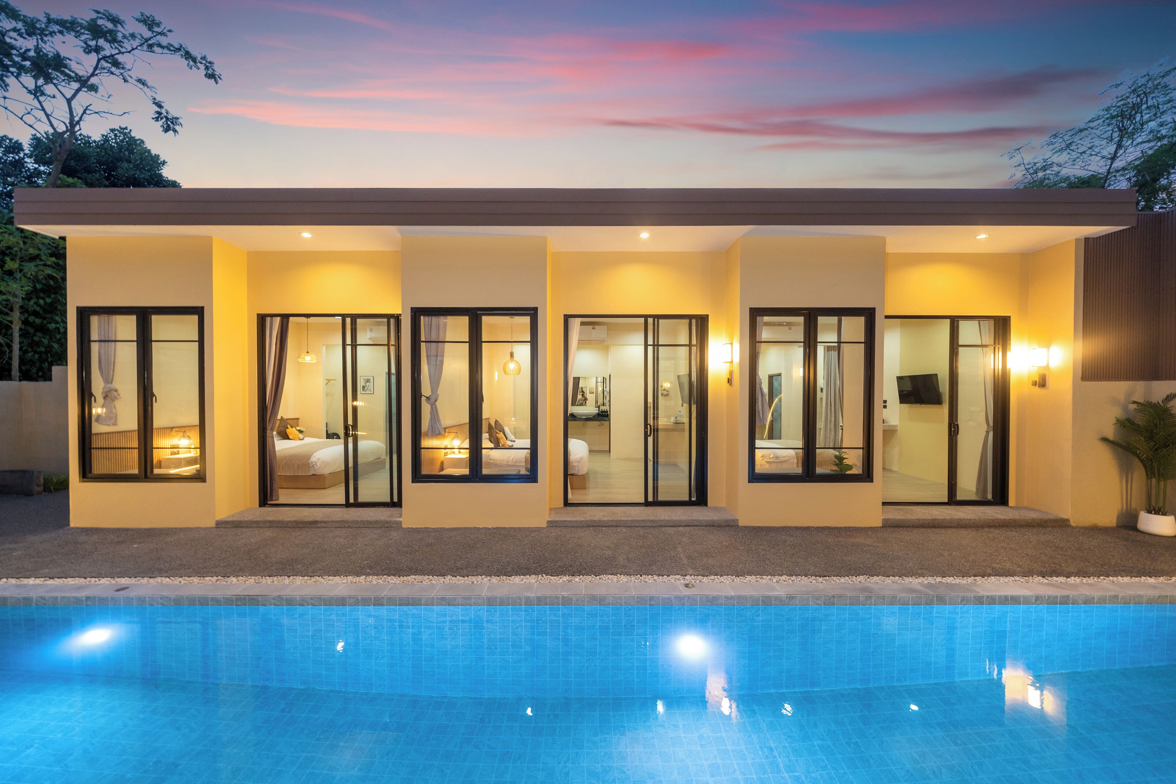 2 hồ bơi ngoài trời 