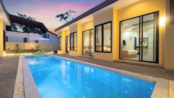 2 piscines a l'aire lliure