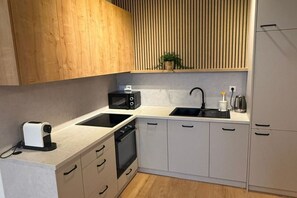 Microonde, forno, piano cottura, lavastoviglie