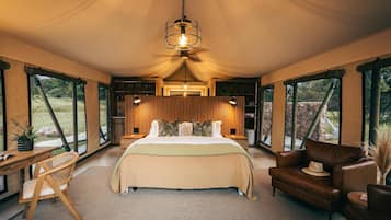 Hideout Luxury Tent | Individuelt dekorert, individuelt innredet og skrivebord