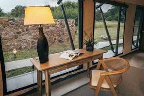 Tienda de campaña de lujo | Cortinas blackout, tabla de planchar con plancha y wifi gratis 