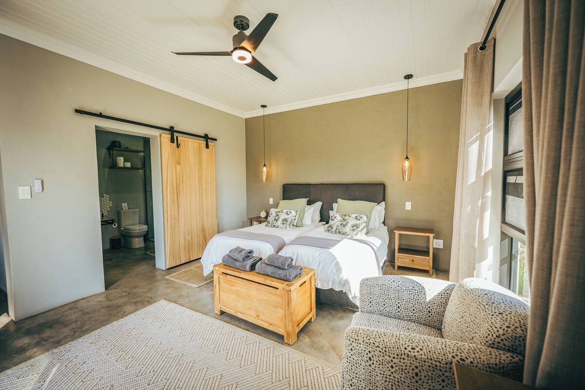 Casa de campo de lujo | Cortinas blackout, tabla de planchar con plancha y wifi gratis