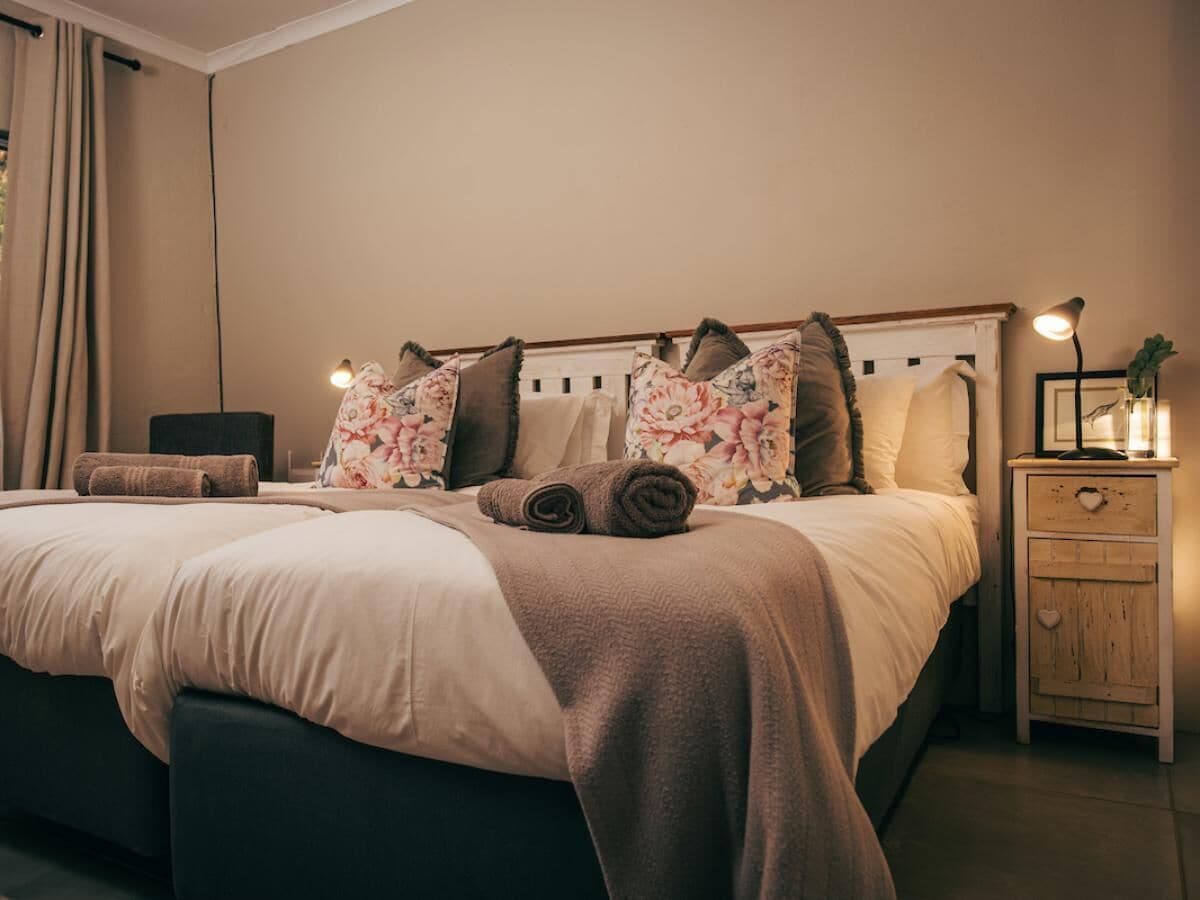 New Wine | Dihias secara berasingan, dilengkapkan perabot secara berasingan, meja 