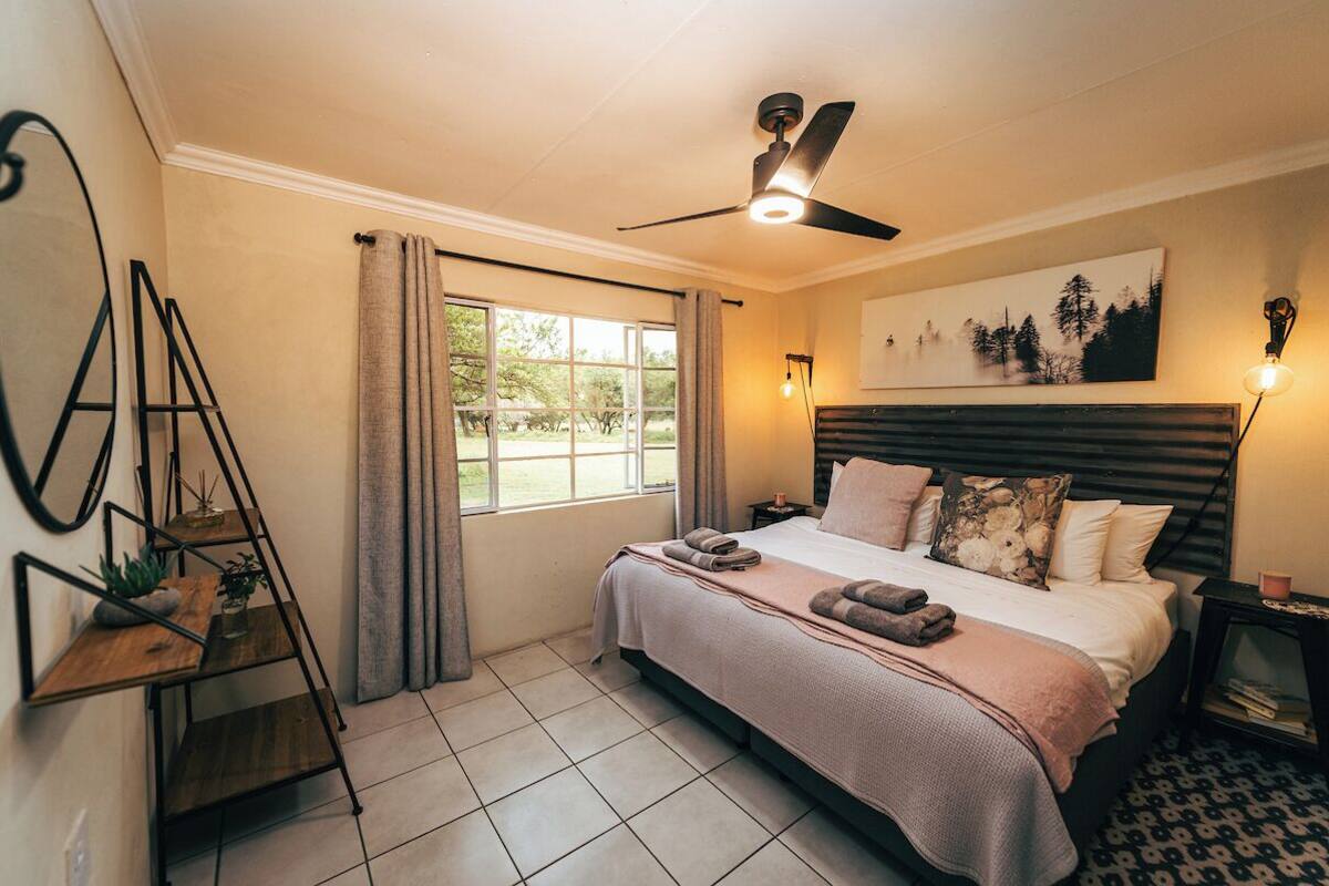 Cortinas blackout, tabla de planchar con plancha y wifi gratis