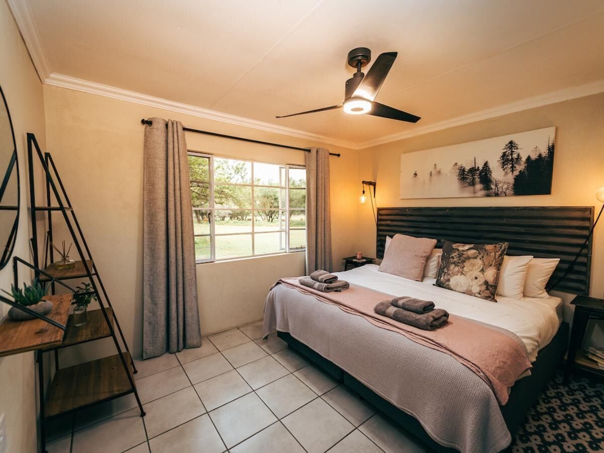 Shed - No1 | Dihias secara berasingan, dilengkapkan perabot secara berasingan, meja 