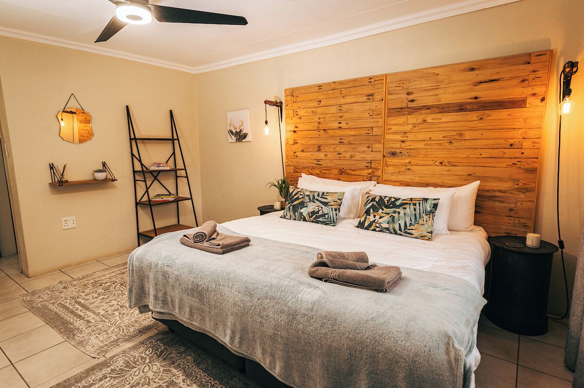 Estudi Comfort | Cortines opaques, planxa i posts de planxar i wifi gratuïta 