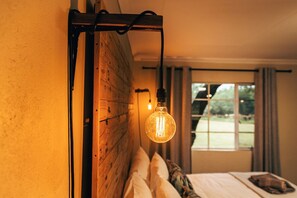 Cortinas blackout, tabla de planchar con plancha y wifi gratis 