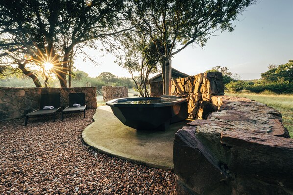 Tenda de campanya de luxe | Banyera d'hidromassatge privada