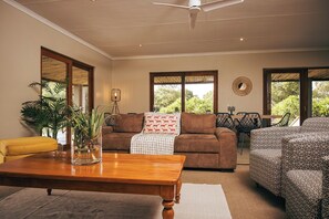 York's View | Living area - Summerplace Game Reserve (Vaalwater)