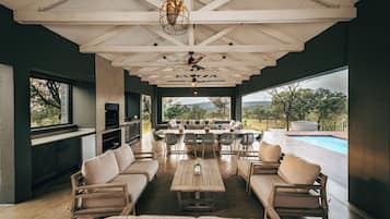 Deluxe House | Terrace/patio