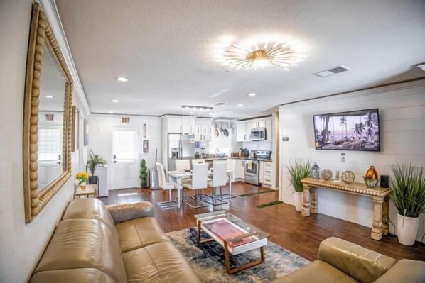 Room - Xlnc Exotic Home Sunnyside by sdstay (San Diego)