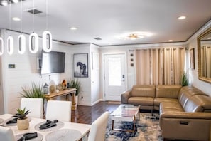 Room - Xlnc Exotic Home Sunnyside by sdstay (San Diego)