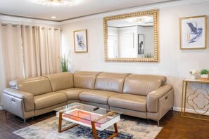 Room - Xlnc Exotic Home Sunnyside by sdstay (San Diego)