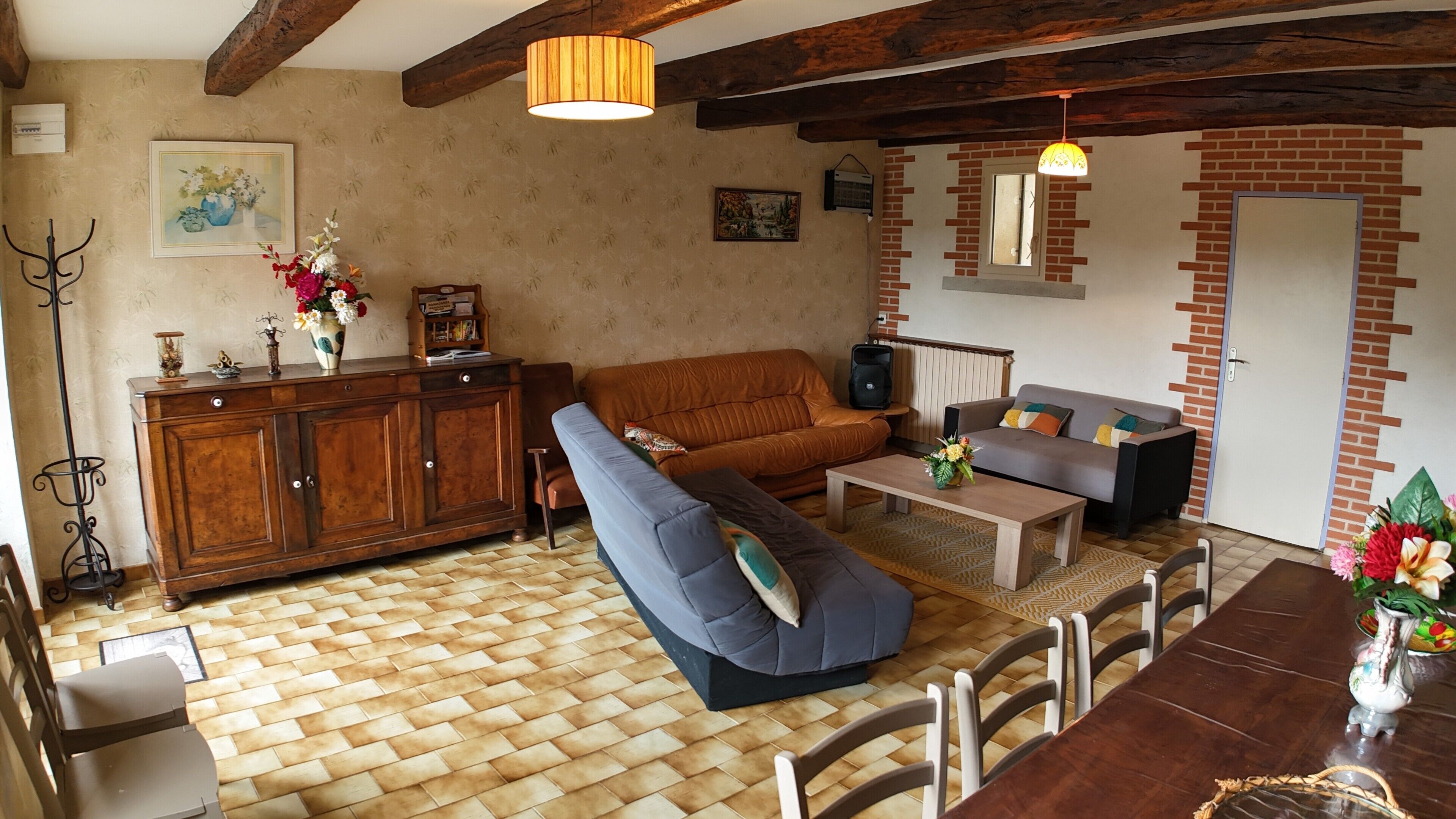 Télévision, jeux vidéo, table de tennis de table