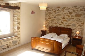 Iron/ironing board, WiFi - Gite for 10 near Tarn Valley in the Monts d'Alban (Paulinet)