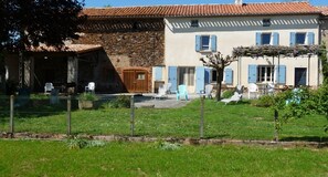 Exterior - Renovated Farmhouse for 10 near Tarn Valley in the Monts d'Alban (Paulinet)