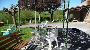 Outdoor dining - Gite for 10 near Tarn Valley in the Monts d'Alban (Paulinet)