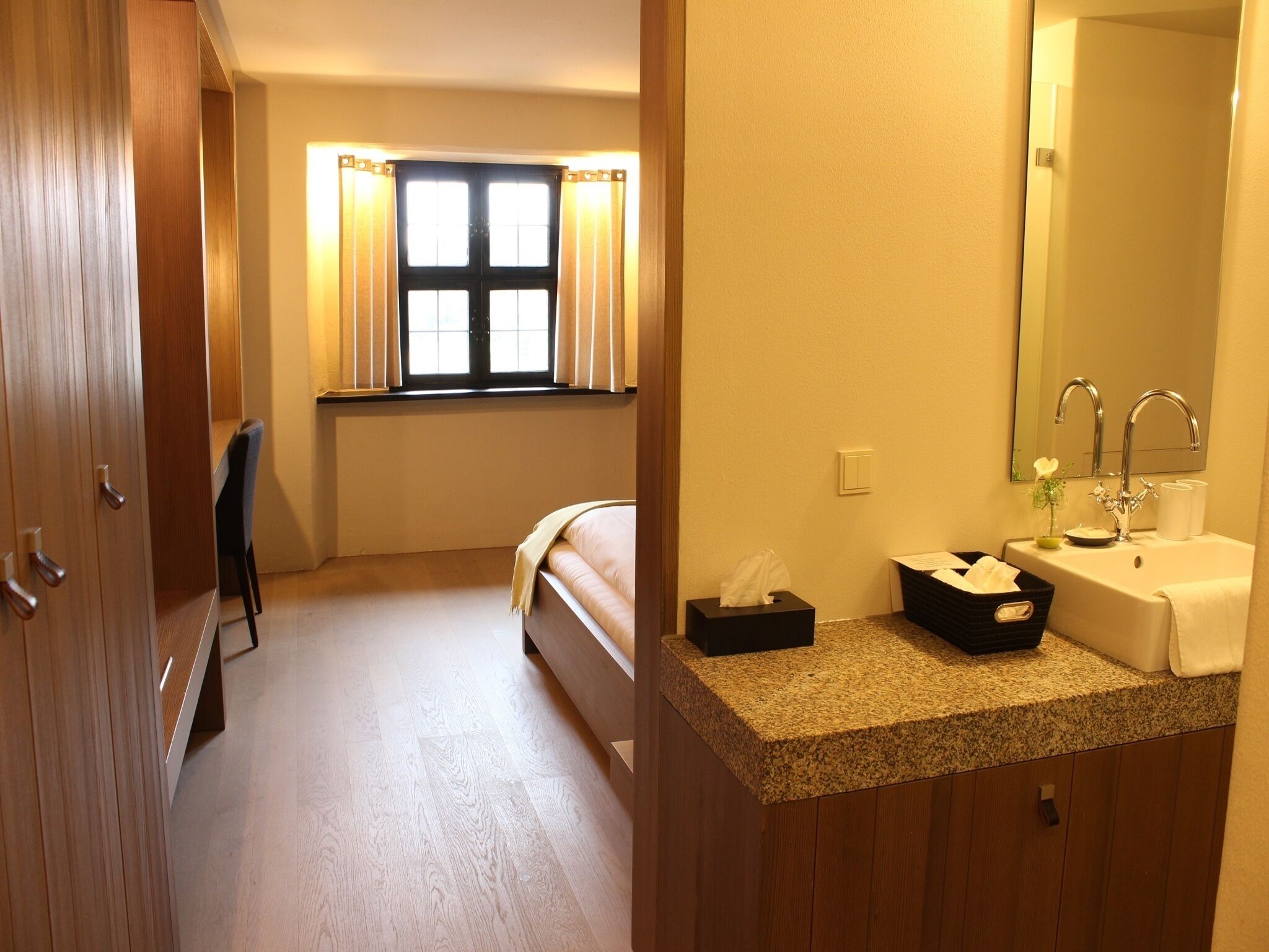 Double Room | Desk, free WiFi, bed sheets