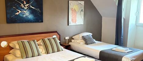 Iron/ironing board, Internet, bed sheets