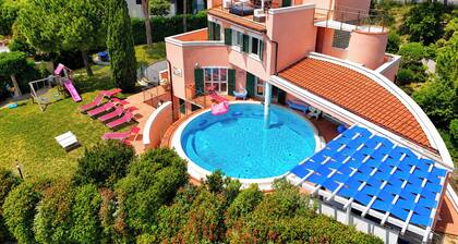 Villa Irene NEW Luxury Villa with Private Pool, Jacuzzi & Sea View
