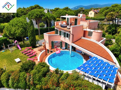 Villa Irene NEW Luxury Villa with Private Pool, Jacuzzi & Sea View