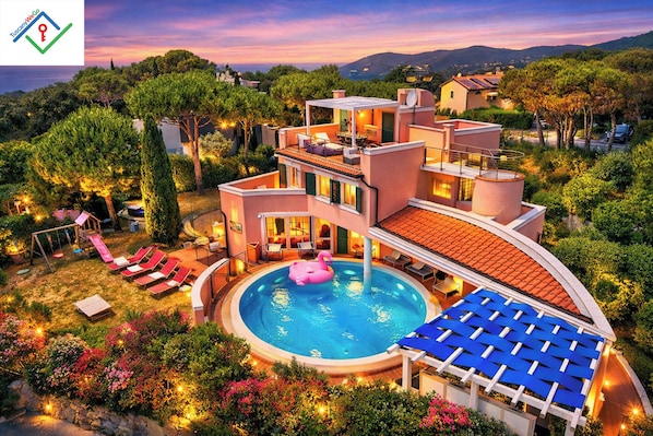 Outdoor pool - Villa Irene | Private Pool, Spa & Sea View (Chioma)