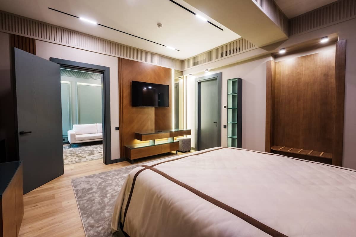 Kahden hengen deluxe-huone, kaupunkinäköala | Tallelokero huoneessa, pimennysverhot, ilmainen Wi-Fi