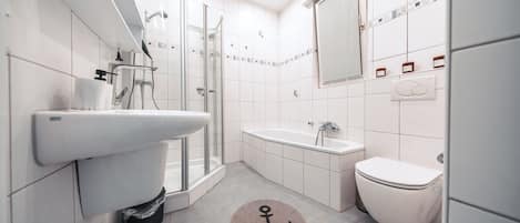 SĂšche-cheveux, serviettes fournies, savon, papier toilette