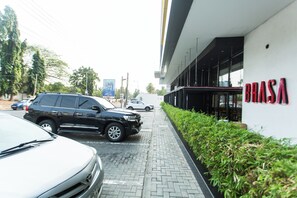 Property grounds - Fully-furnished Studio Apartment at Edge (Accra)