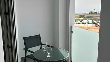 Apartemen Comfort, balkon, pemandangan laut | Pemandangan dari kamar