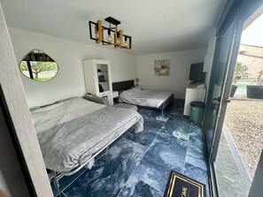 Lit parapluie, Wi-Fi gratuit, draps fournis