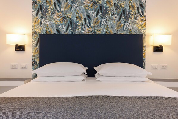 Habitación estándar | Baño | Regadera, amenidades de baño gratuitas, secadora de cabello, toallas 