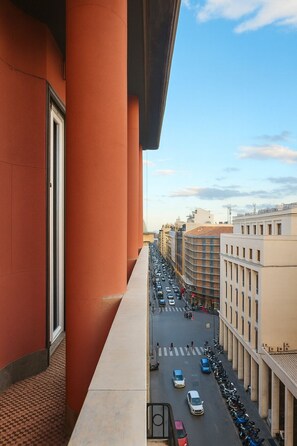 Habitación superior, balcón, vista a la ciudad | Vista del balcón