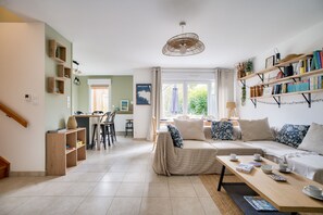 TV - Charming house for 6 with garden (Saint-Lunaire)