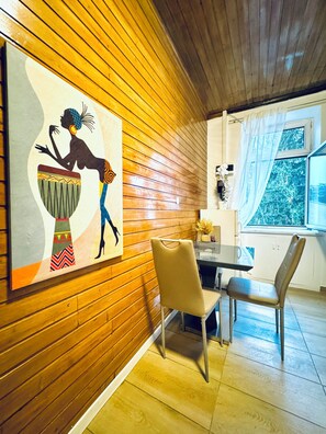 基础公寓 | 私人厨房 | 迷你冰箱、微波炉、炉灶、厨具/餐具