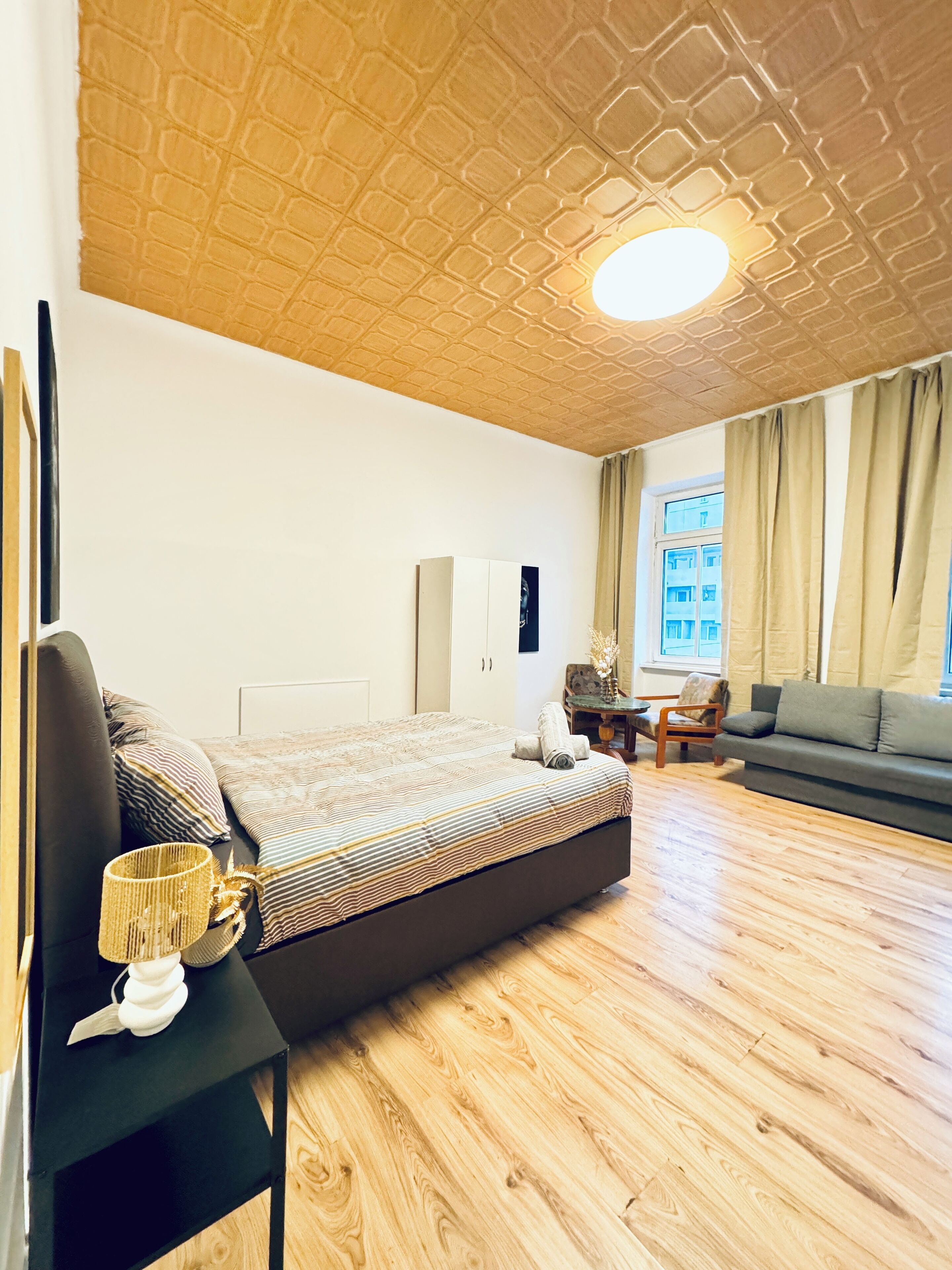 Basic Apartment | Iron/ironing board