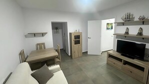 Deluxe Apartment, Beachside | Living area - Apartamento acogedor a 300m de la playa (Conil de la Frontera)