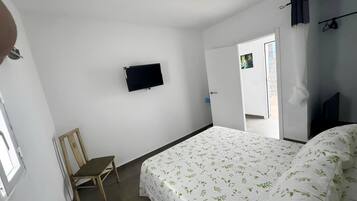 Tabla de planchar con plancha y wifi