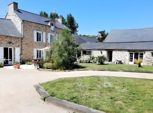 Guest Room “Chambre Grany” with Shared Terrace, Garden, and Wi-Fi