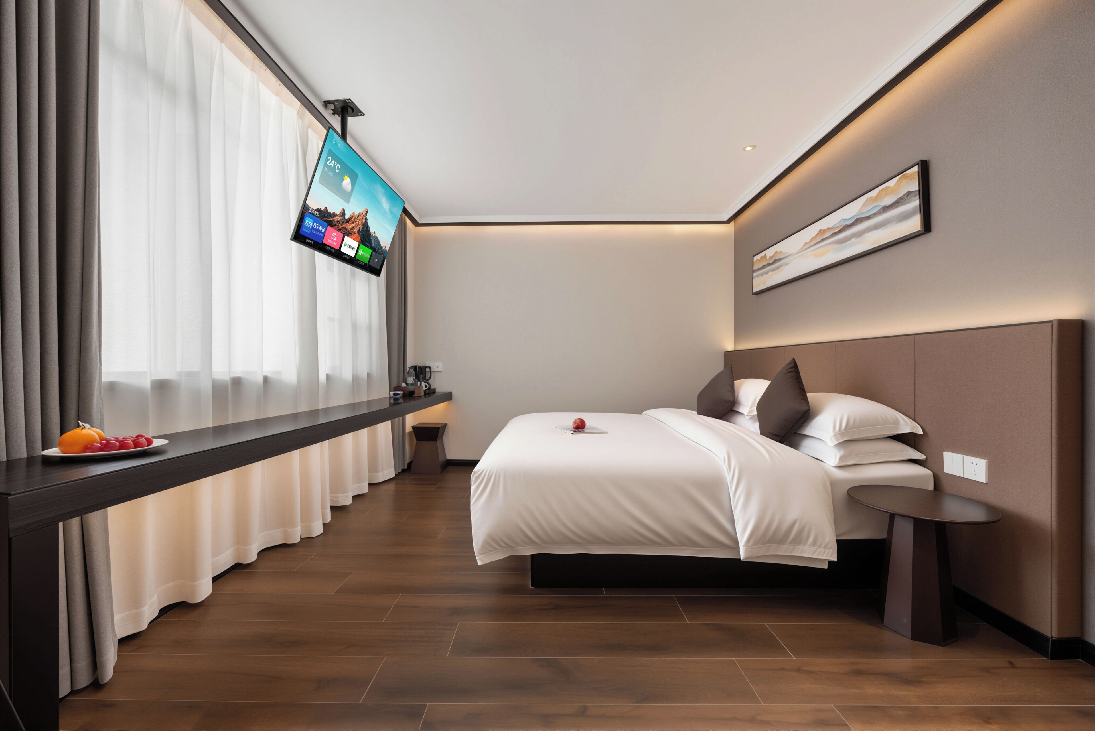 Quarto de hotel moderno com cama, mesas de cabeceira, televisão na parede e uma grande janela com cortinas.