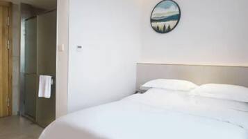 Basic Double Room | Desk, laptop workspace, free WiFi