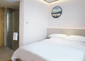 مكتب ومساحة عمل للكمبيوتر المحمول وواي فاي مجانًا