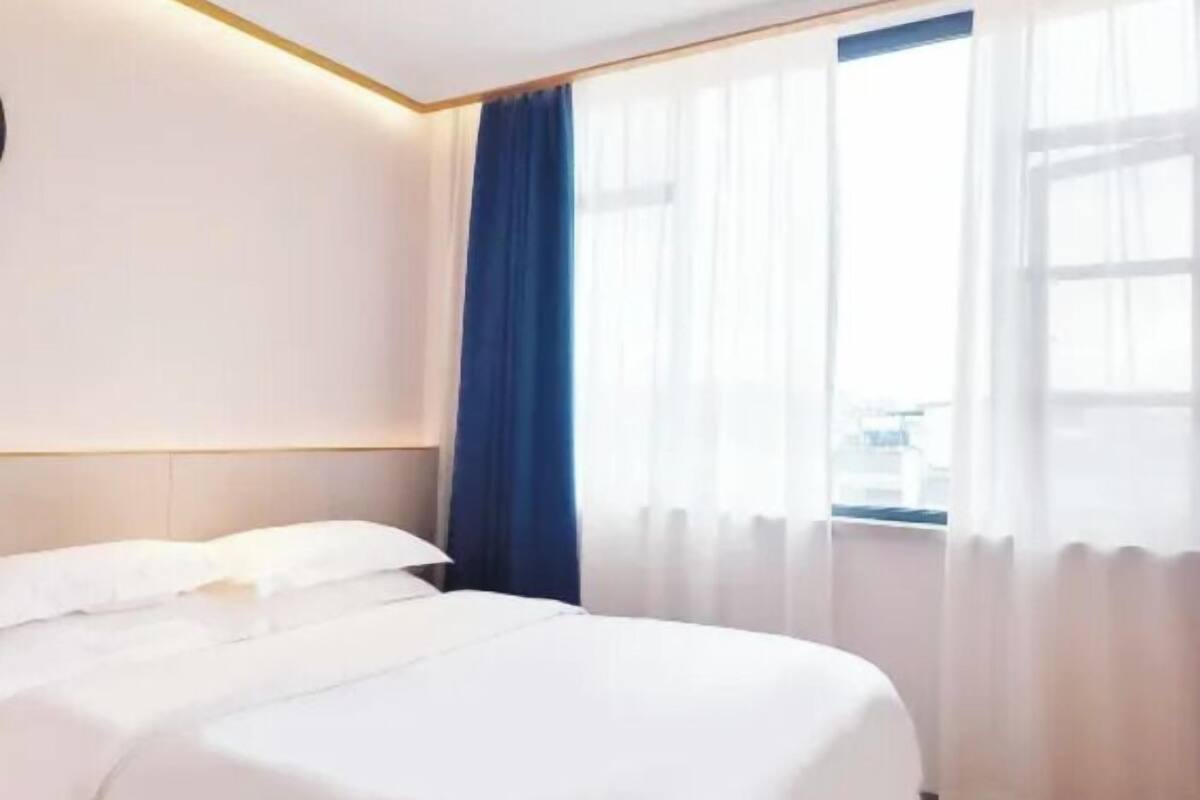 Basic Double Room | Desk, laptop workspace, free WiFi